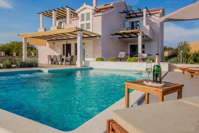 About Villa Giove, Villa Giove, Solta, with heated pool, near the sea Grohote