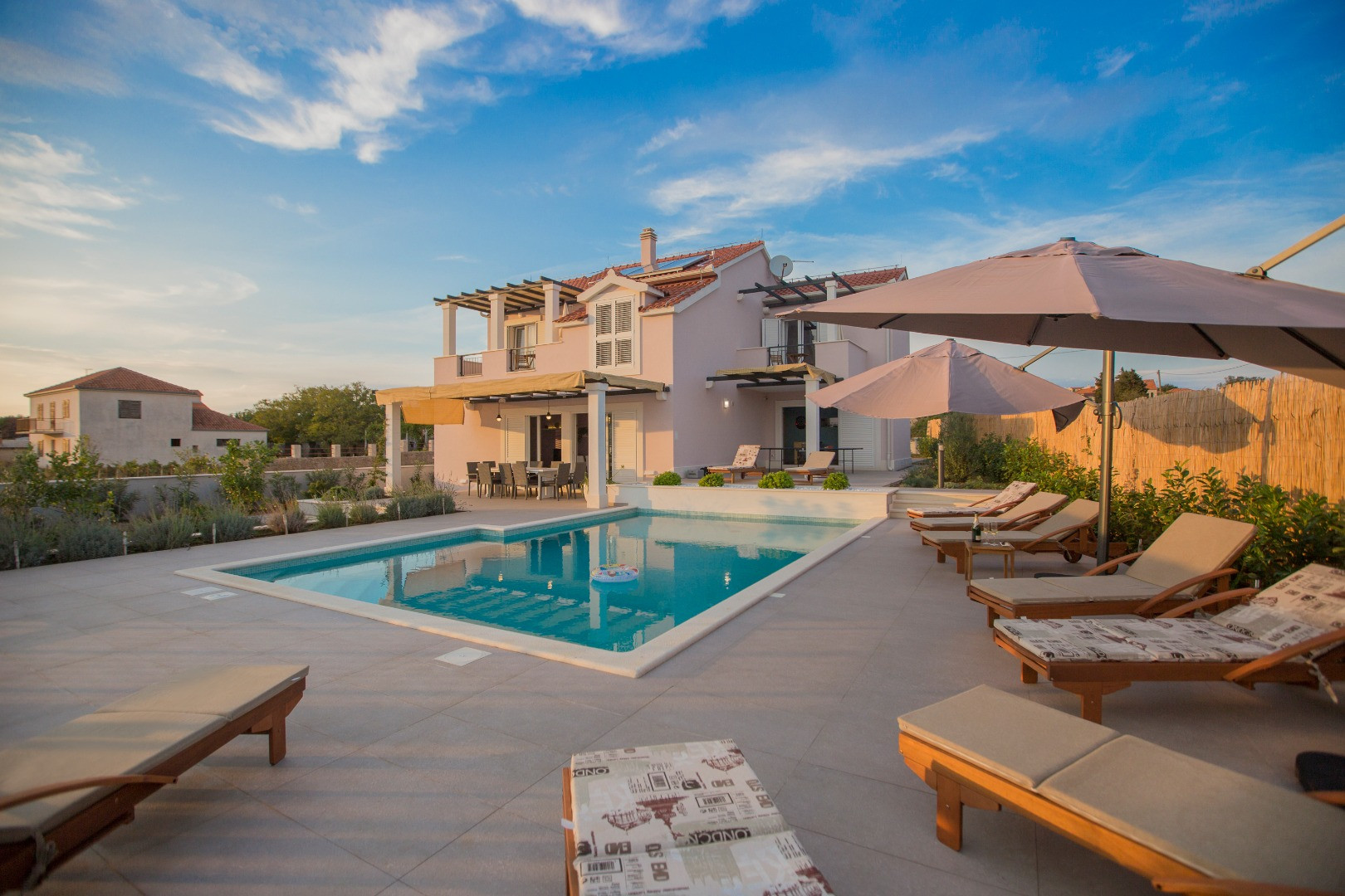 Villa Giove - Your home away from home, Villa Giove, Solta, with heated pool, near the sea Grohote